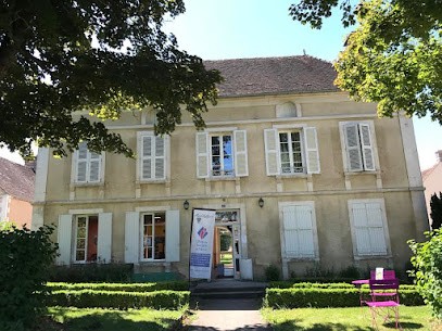 Office Du Tourisme Chablis, Cure, Yonne & Tonnerrois - Bureau D'information Touristique De Pontigny, Office de Tourisme à Pontigny