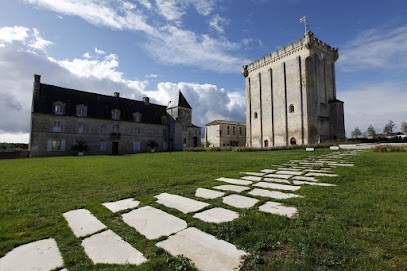 Donjon Médiéval De Pons, Office de Tourisme à Pons